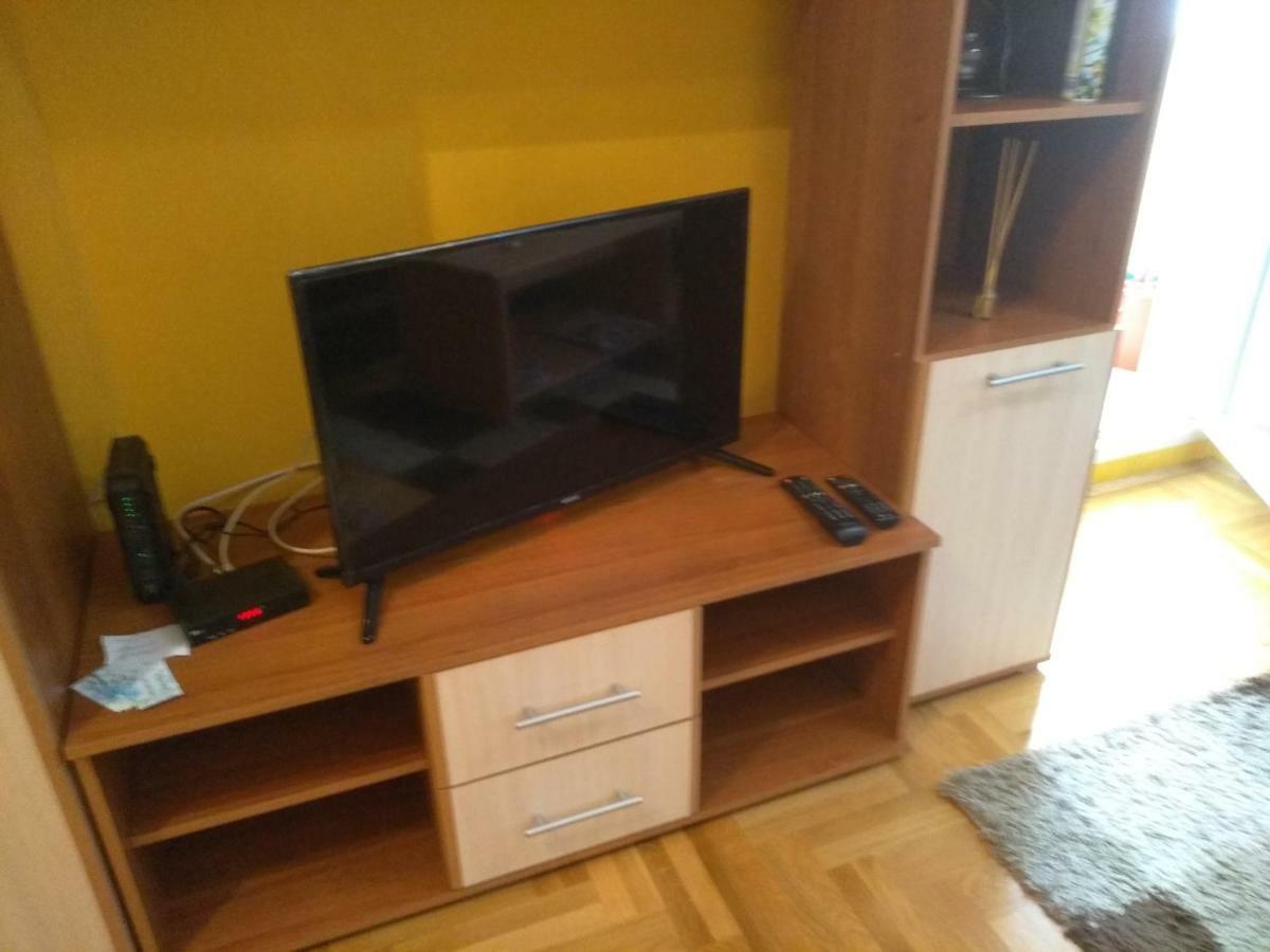 Apartman Marina Sa Garazom Нови-Сад Экстерьер фото