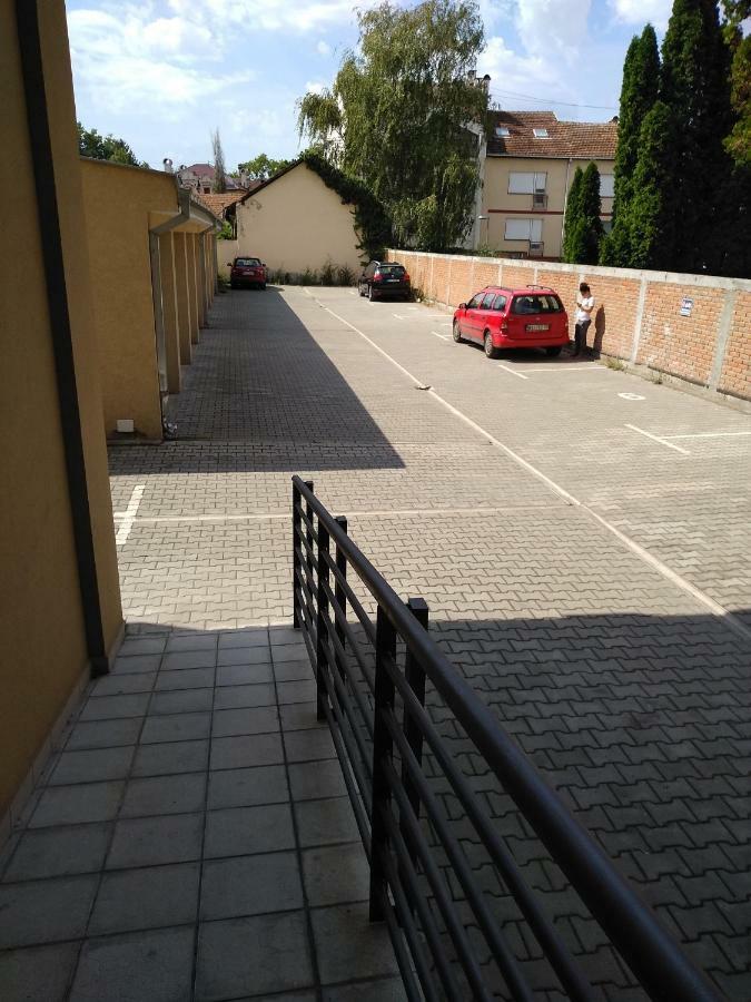 Apartman Marina Sa Garazom Нови-Сад Экстерьер фото